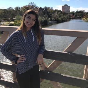 Meet your Posher, Alexis